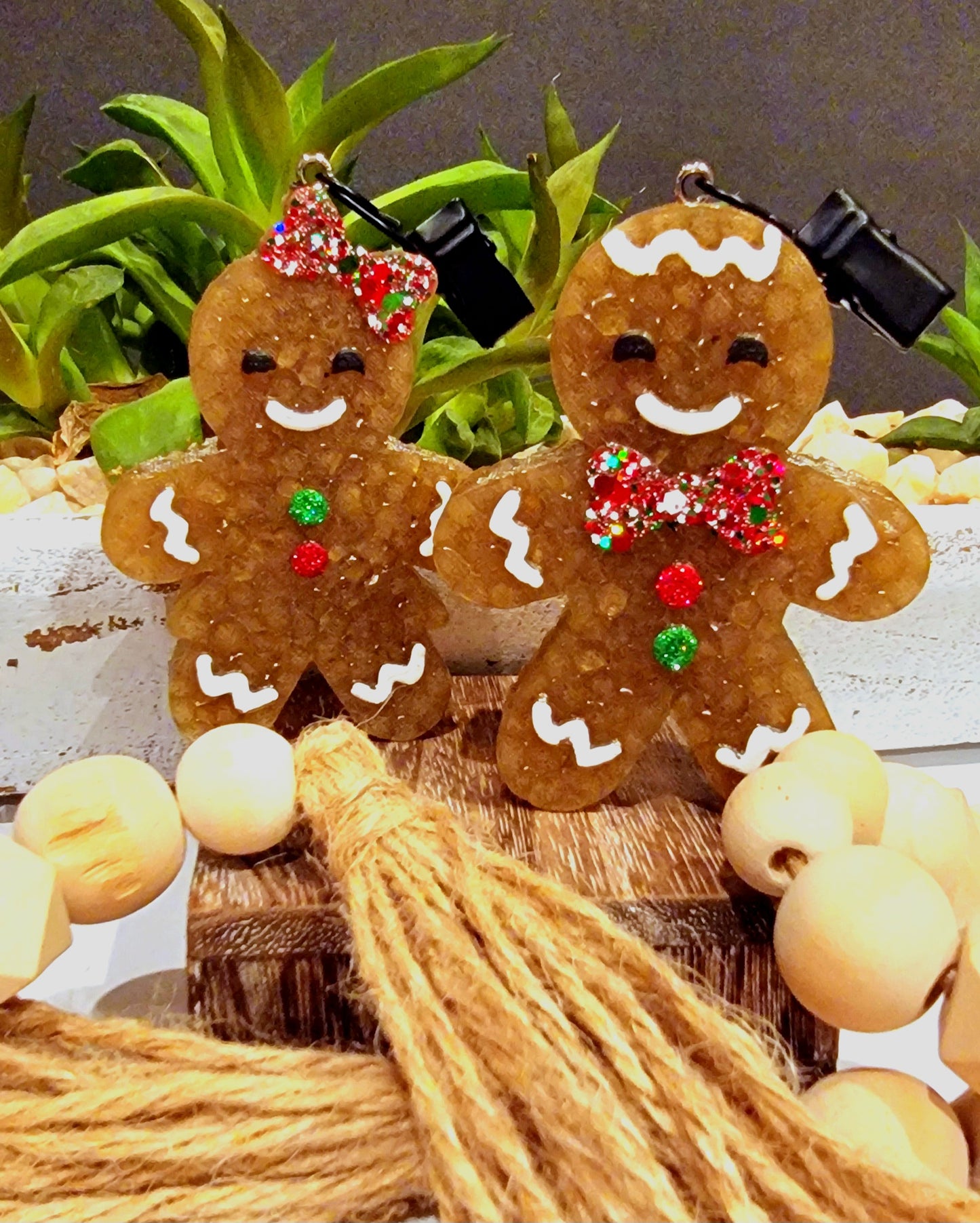 Gingerbread vent clips